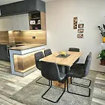 Beachside Center # 3 Daire *