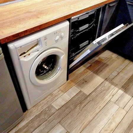 Daire Beachside Center # 3 *